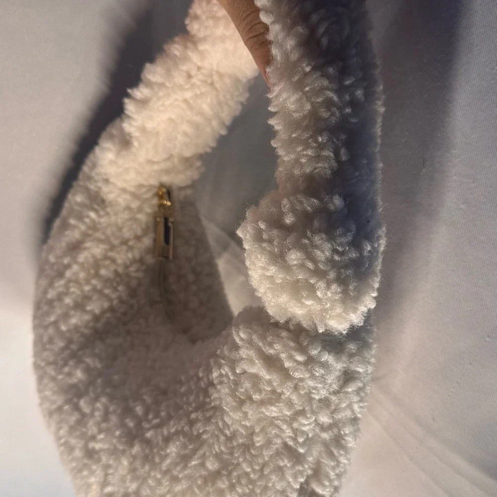 Cozy Cream Sherpa Handbag - Picture 3 of 4